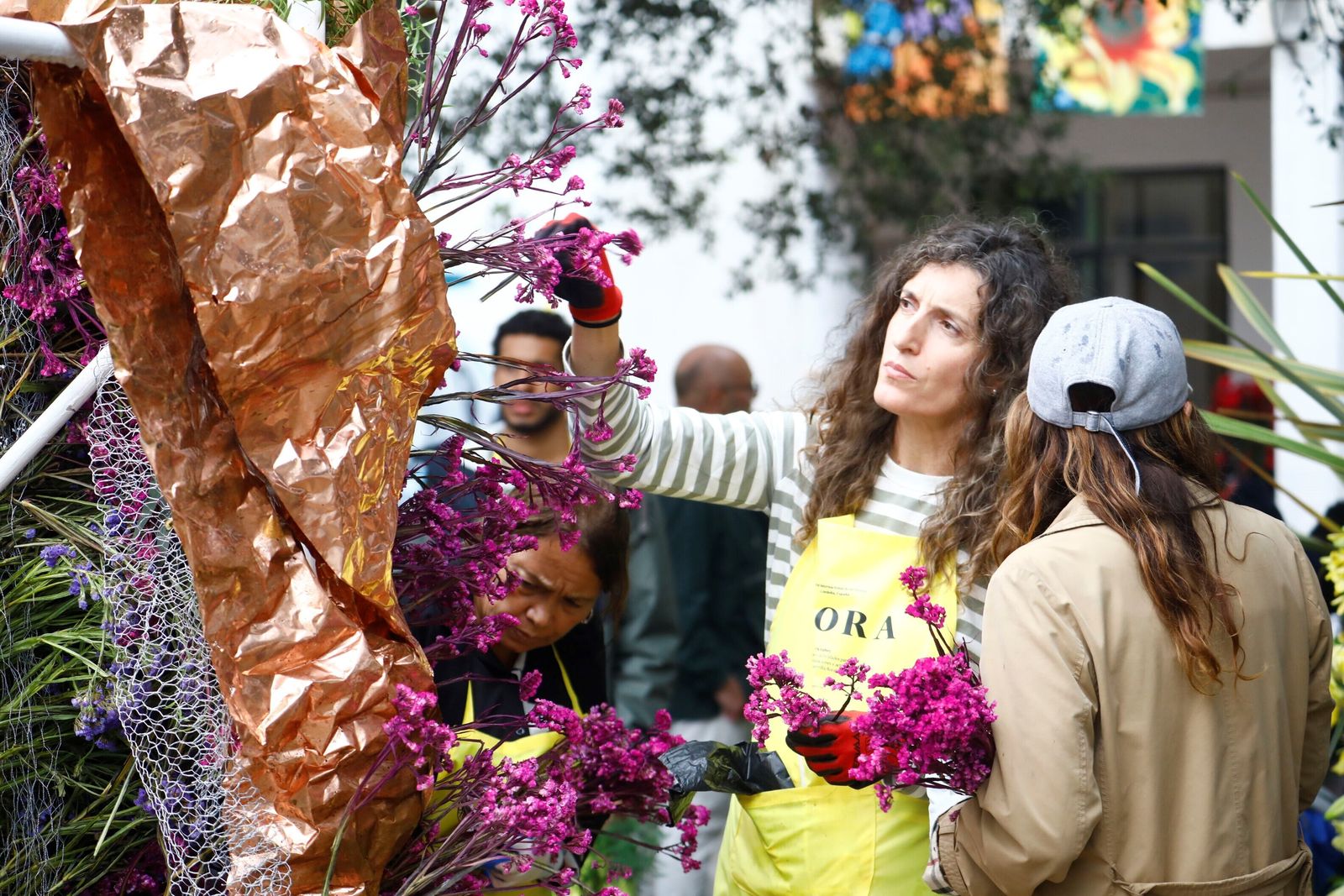La guerrilla floral que pone el punto y final a Flora 2023 en Córdoba, en imágenes