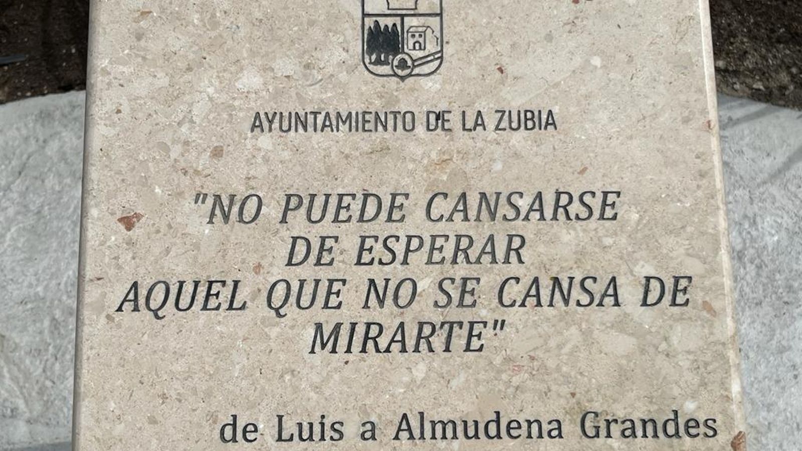 Placa en recuerdo a la escritora madrileña
