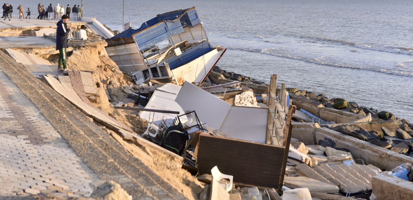 Comienza las obras de regeneración de arena en Matalascañas