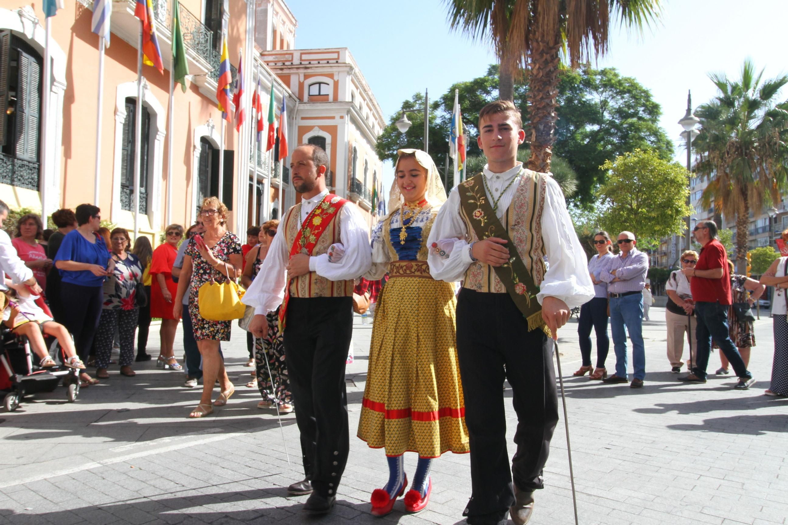 Imágenes del desfile Iberoamericano de bailes.