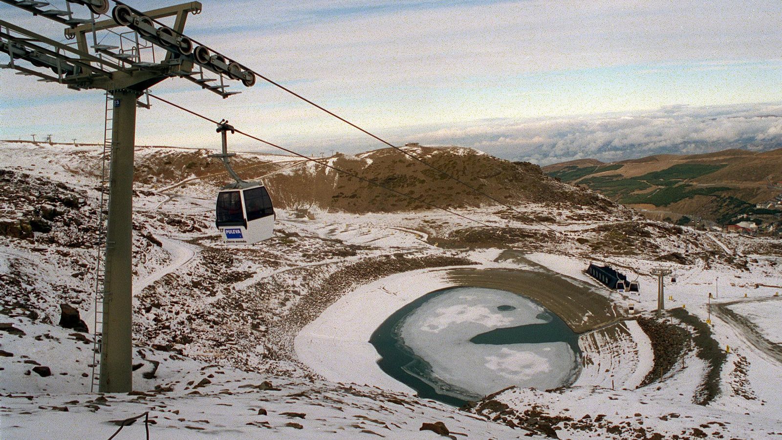 Durante los años previos se remodelaron todos los medios mecánicos de la estación y para los Campeonatos se abrió un nuevo telesilla entre Borreguiles y el Veleta.