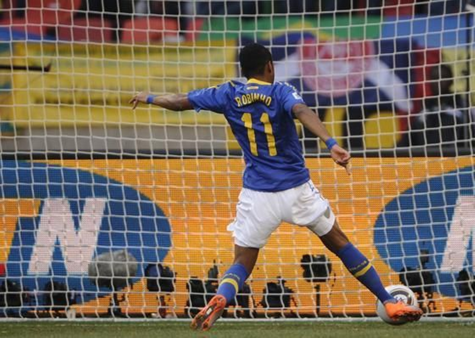 Holanda da la sorpresa y se mete en semifinales dejando fuera a Brasil en cuartos de final. / AFP