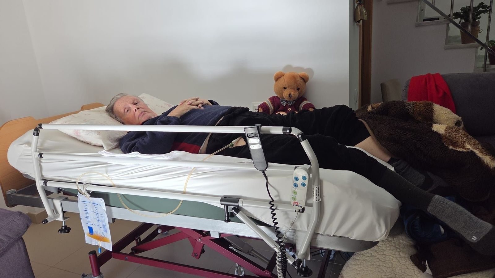 Dick, con Alzheimer y cáncer terminal, es trasladado a una residencia.