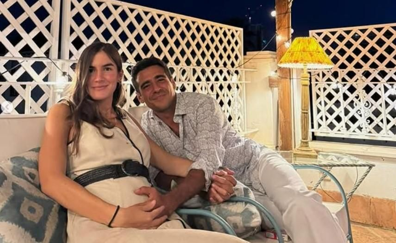 Blanca Llandres y Alberto Herrera al anunciar el nacimiento para principios de 2026 de su primer hijo, Marcos