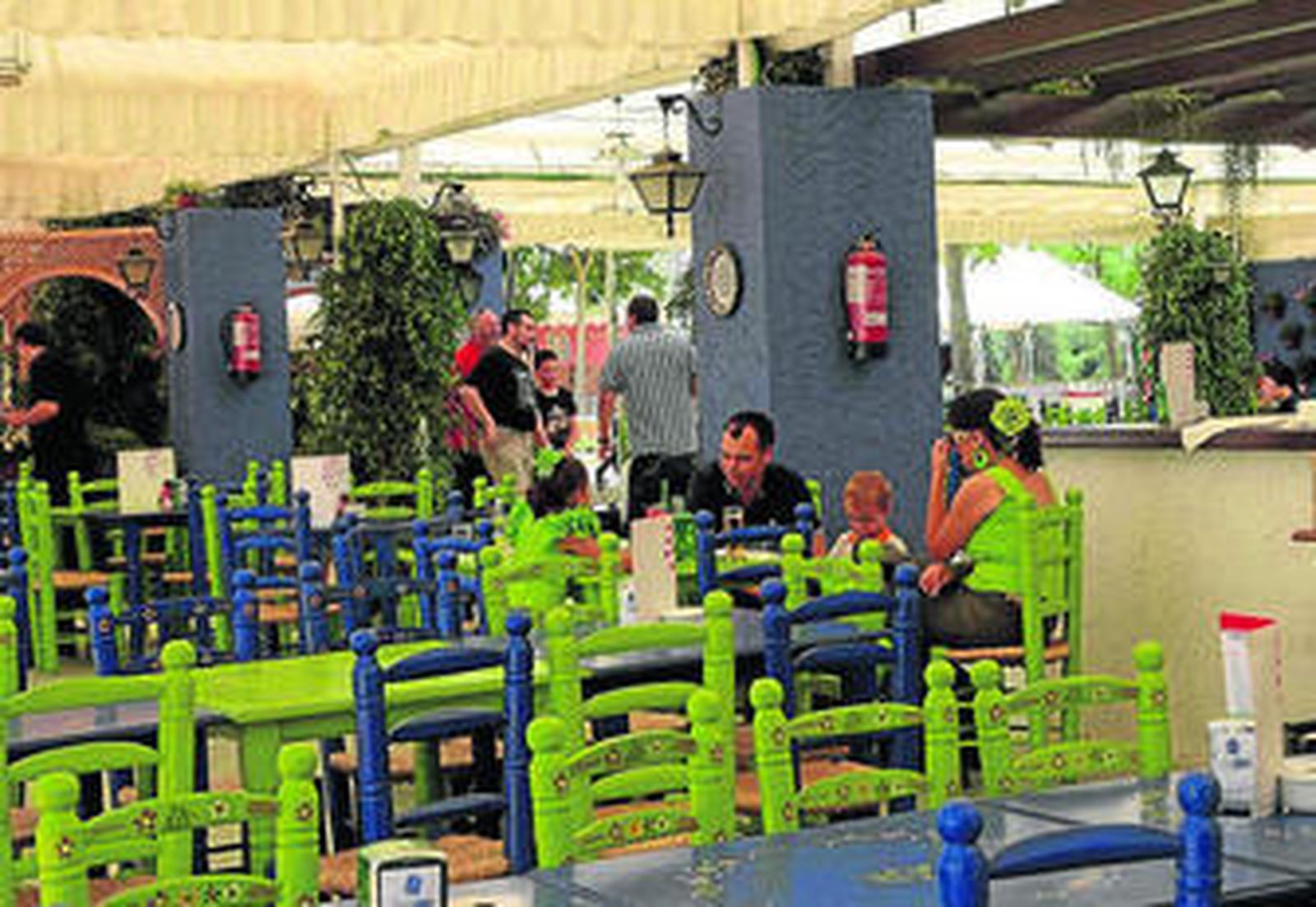 Salvo algunas de las tradicionales con actividades, muchas casetas estaban medio vacías.