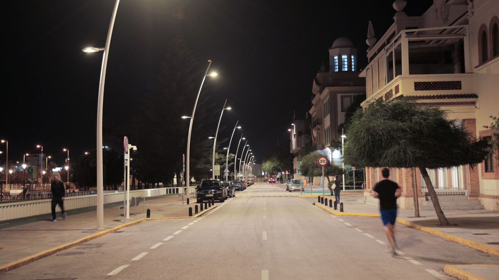 Las nuevas farolas de la Avenida de la Hispanidad.