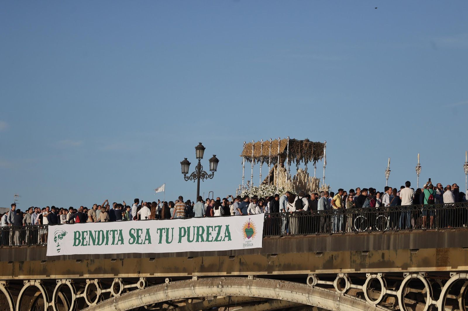 las imágenes de la procesión de la Esperanza de Triana a la Catedral