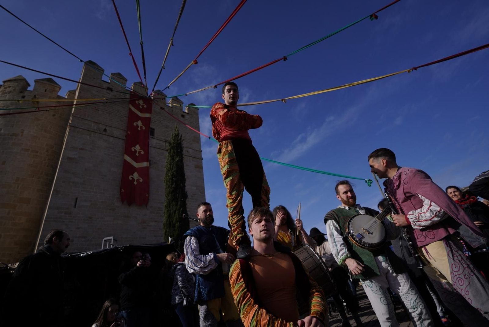 Pasacalles de apertura del Mercado de las Tres Culturas.