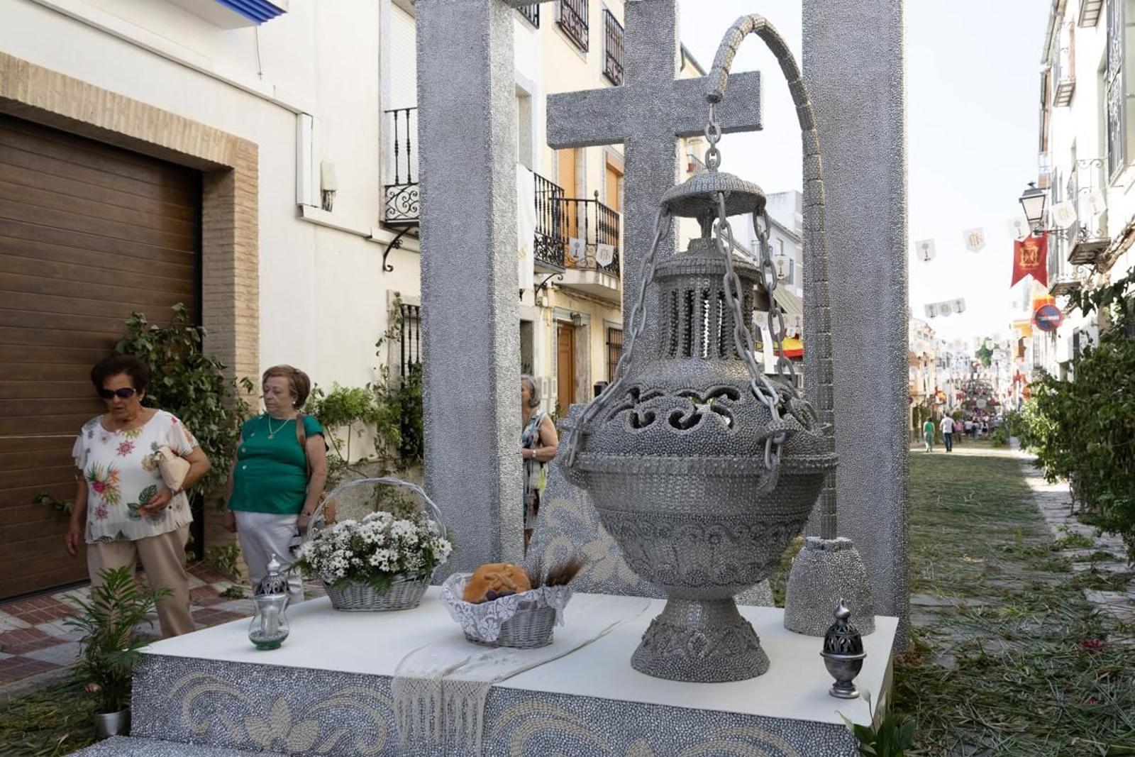 Los vecinos de Villardompardo exponen las obras de su Corpus un año más, en imágenes