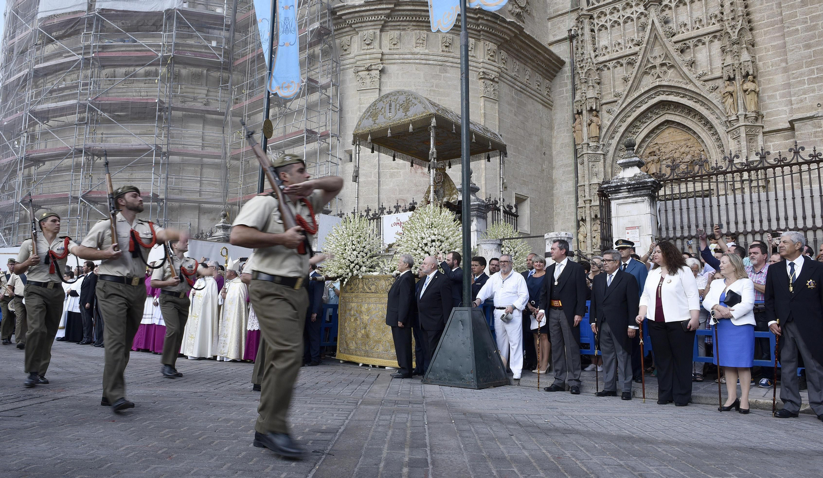 La procesión de la Virgen de los Reyes, en imágenes