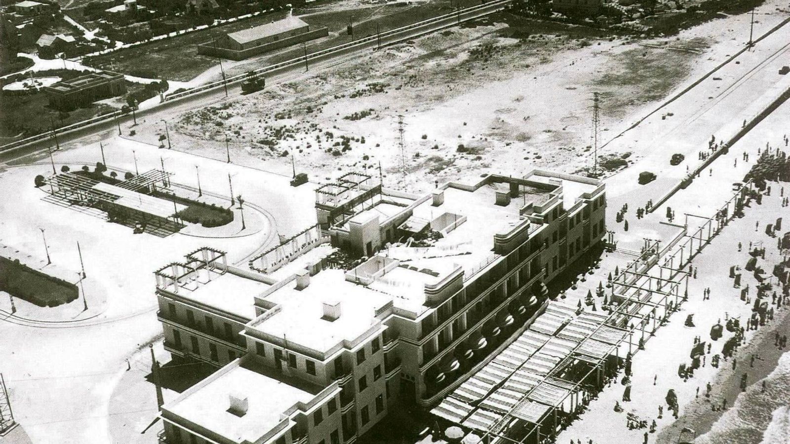 A la derecha de la imagen, el solar destinado a Casino, junto al Hotel Playa. A la derecha de la imagen, el solar destinado a Casino, junto al Hotel Playa.