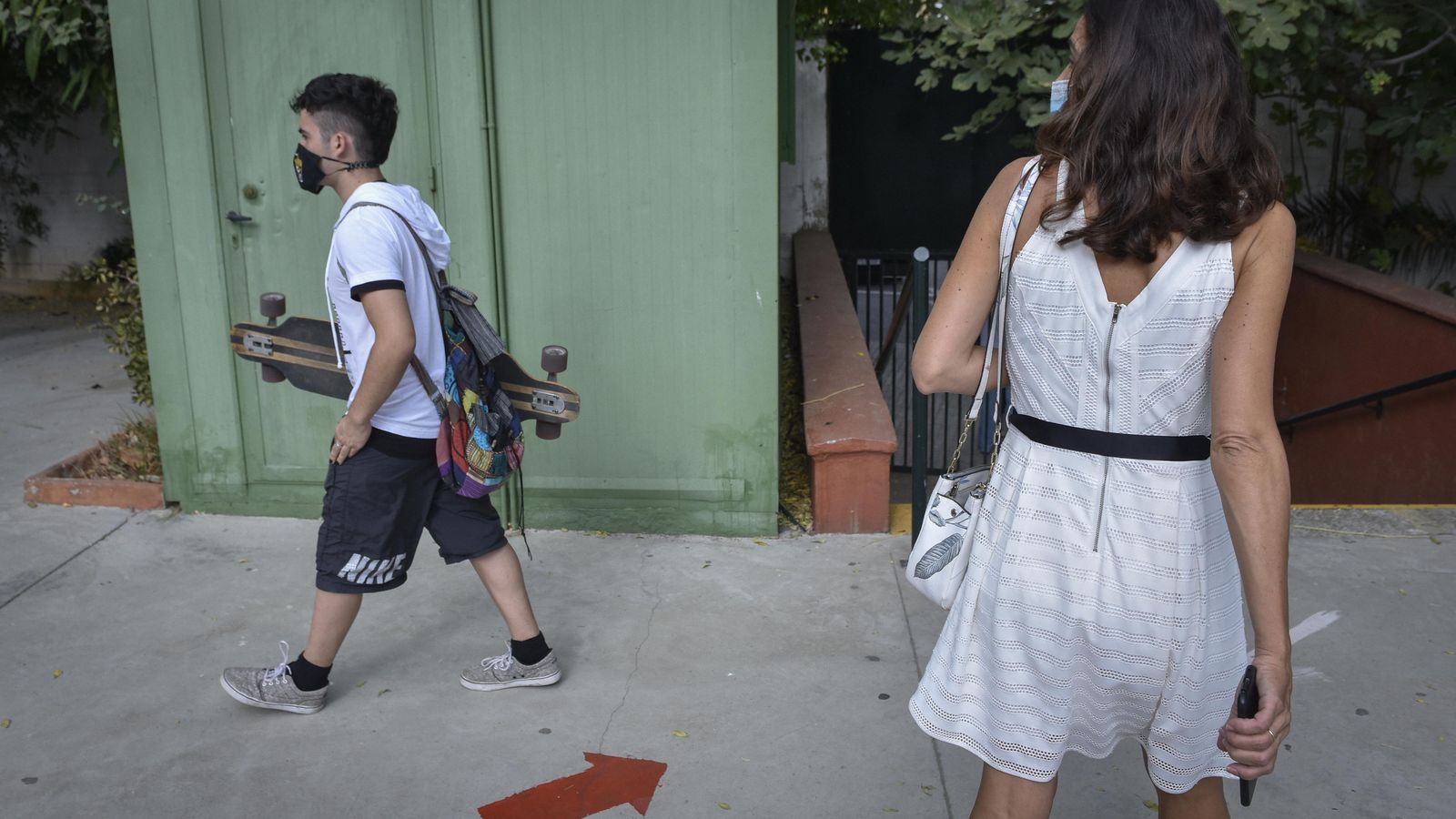 Itinerarios señalizados para evitar aglomeraciones de alumnos.