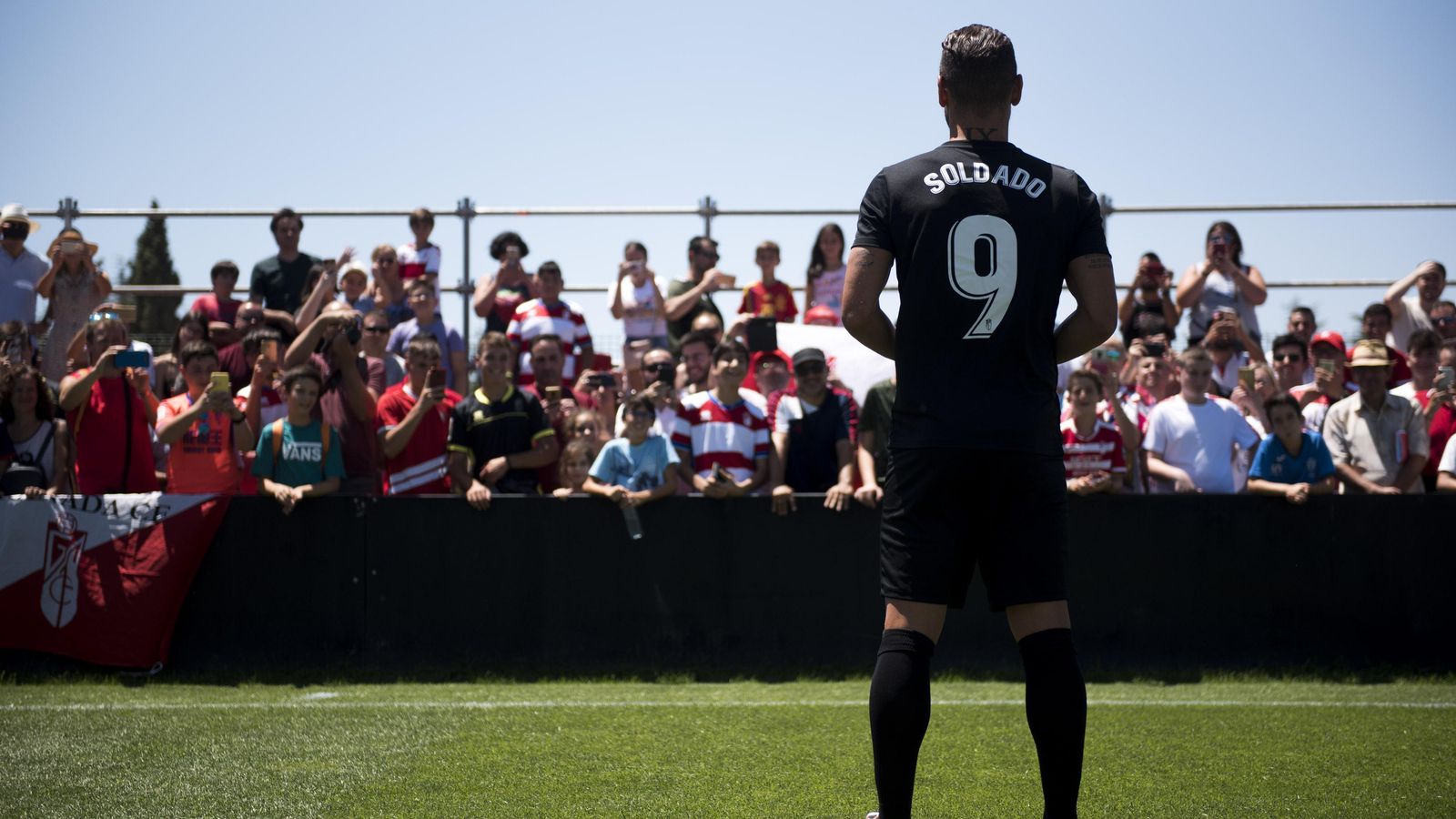 Roberto Soldado ha logrado ilusionar a la afición sólo con su llegada