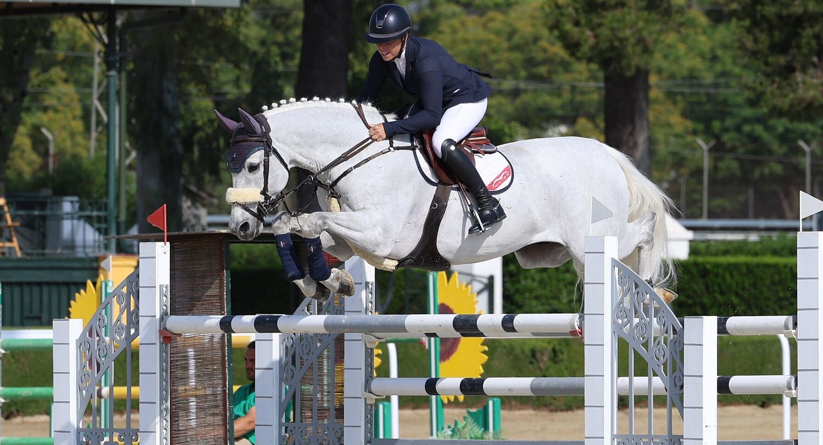 Remy Ellis salta uno de los obstáculos en Pineda.