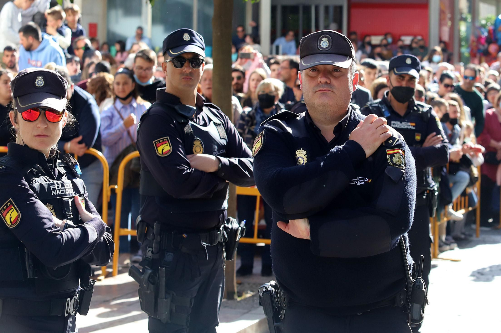 La Legión acompaña al Cristo de la Vera+Cruz en su procesión por Huelva, en imágenes