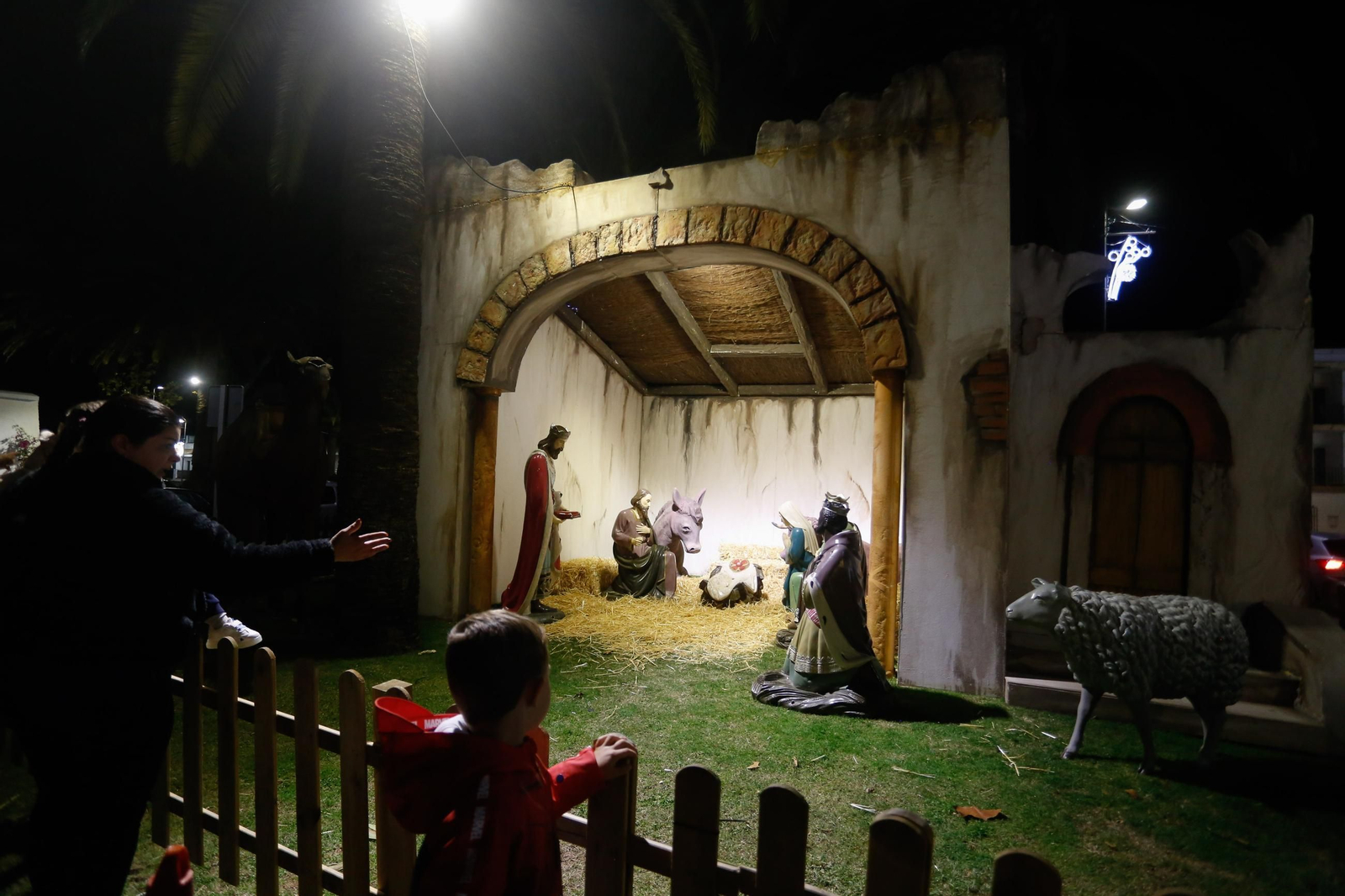 Las fotografías del encendido del alumbrado de Navidad en San Roque