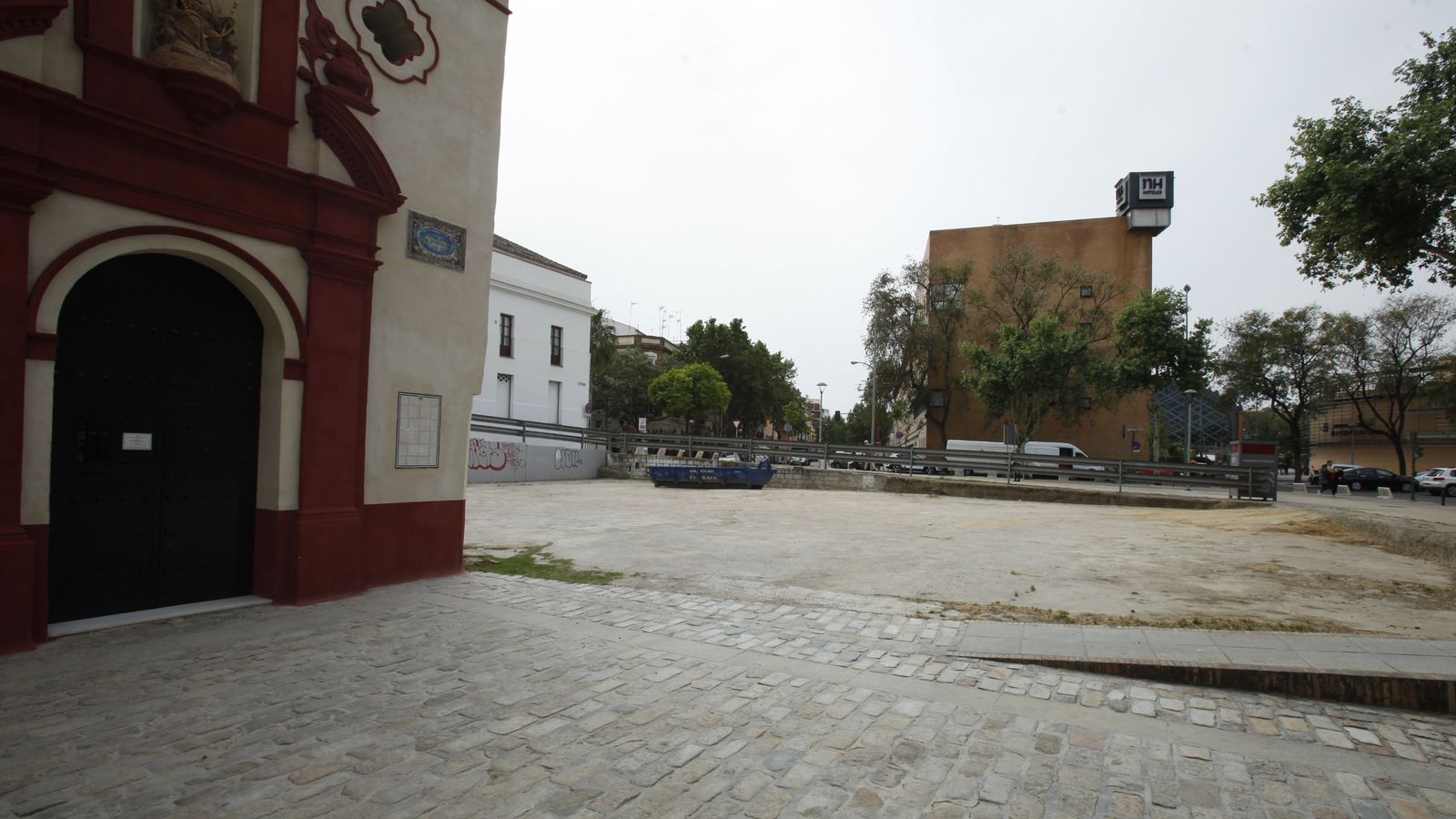 La parcela se encuentra en la confluencia de Torneo con San Laureano.