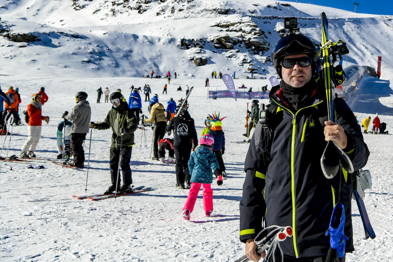 Fotos: así fue el primer día de la temporada de esquí en Sierra Nevada