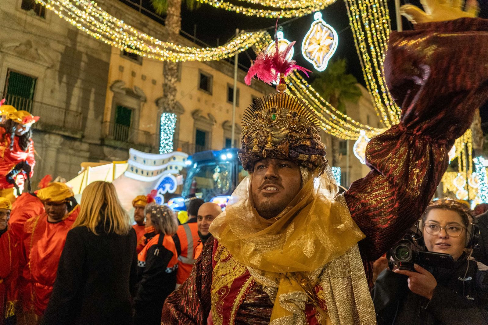 Las mejores fotografías del recorrido y la llegada al ayuntamiento de la cabalgata de Reyes Magos 2026