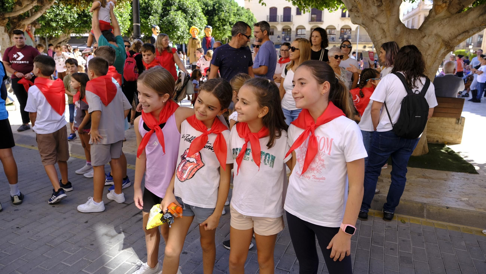 Encierro infantil y gigantes y cabezudos en las Fiestas de Huércal Overa, en imágenes
