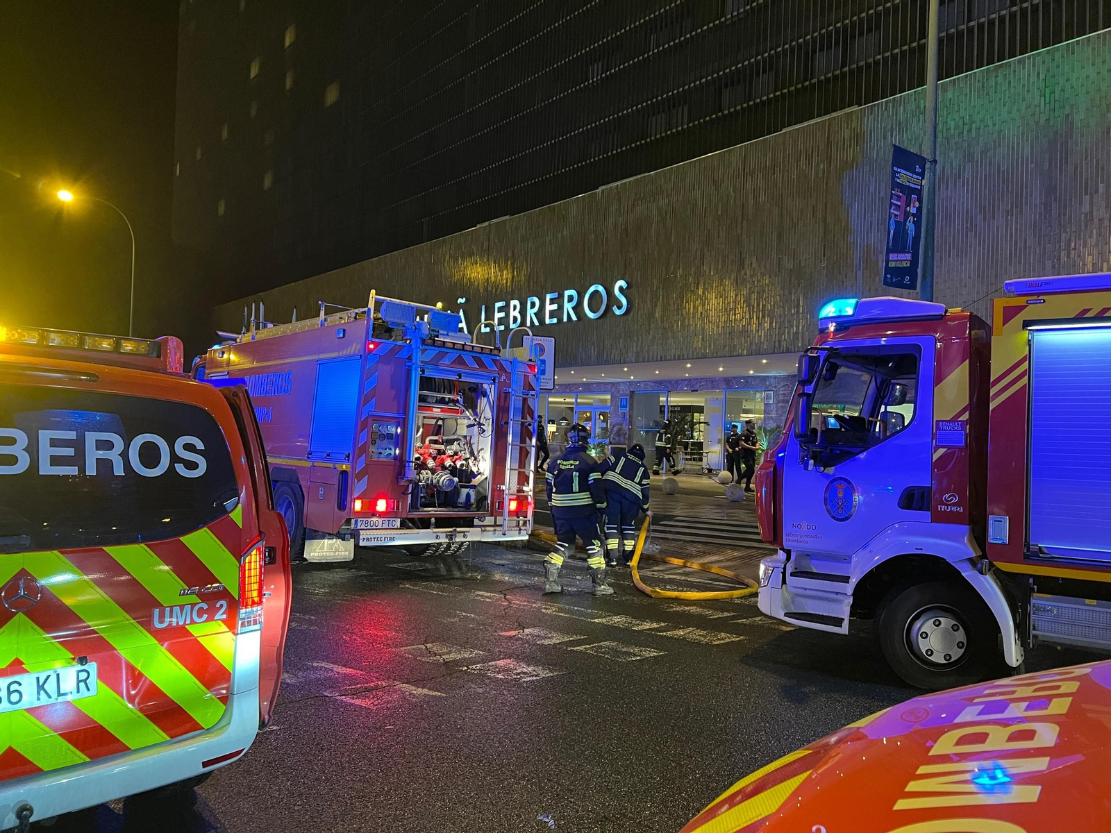 Incendio en el hotel Los Lebreros en Sevilla