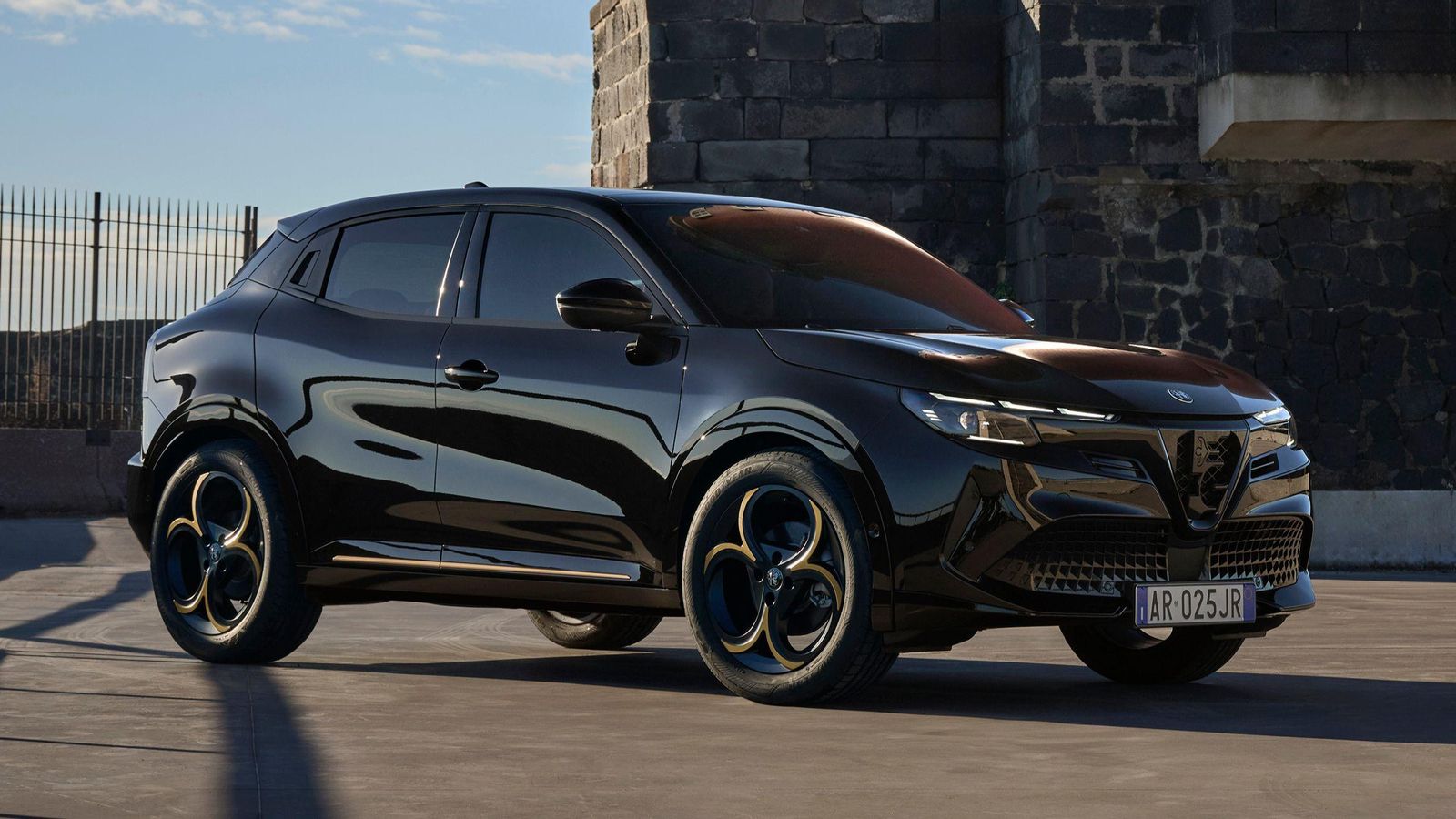 Las llantas del Junior se distinguen por contar con tres pétalos, en lugar de los cuatro del resto. Las posibilidades de elegir color son menores: Nero Tortona y Rosso Brera.