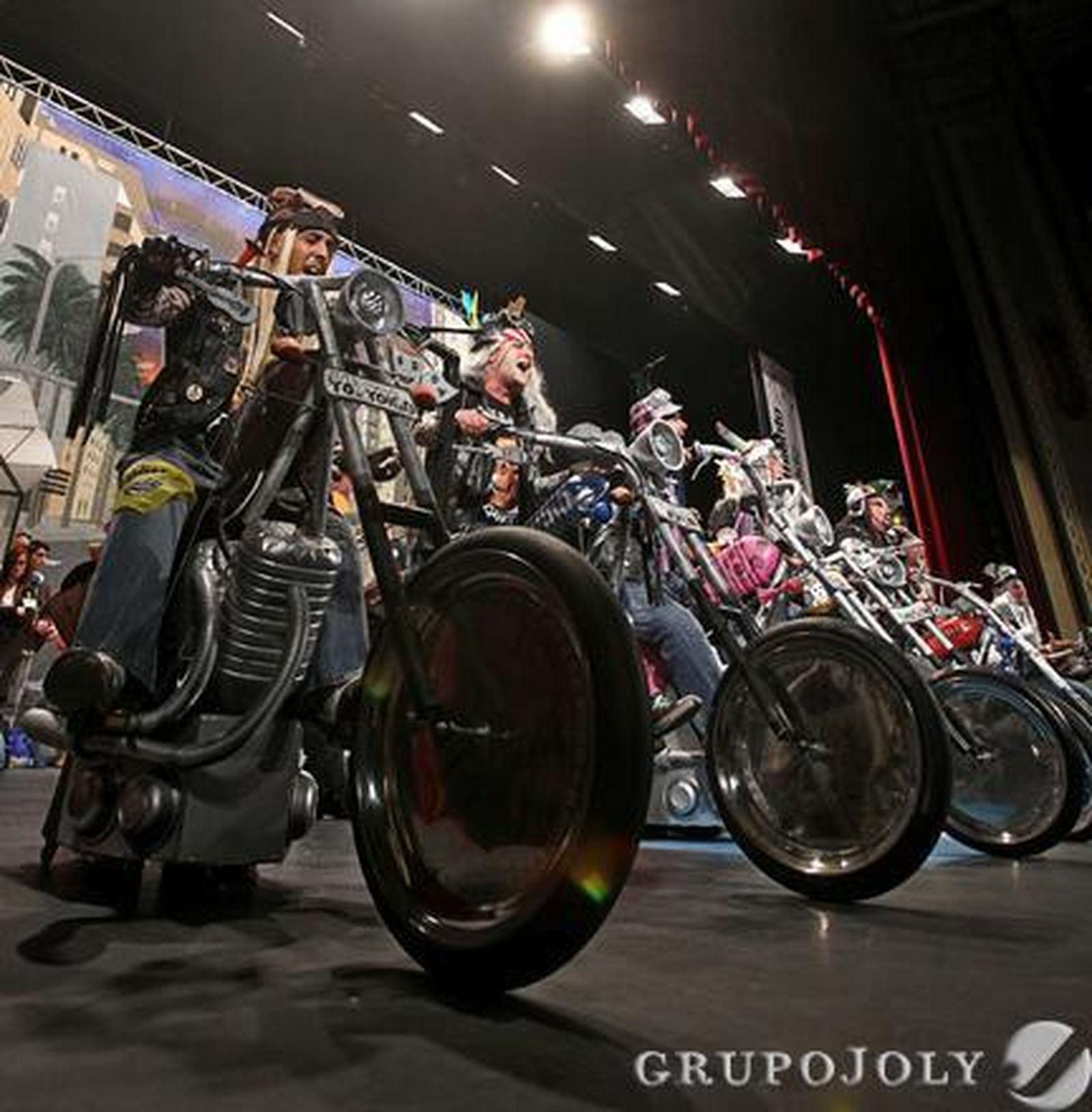 Chirigota 'Los que no se jartan de chope'  Foto: Jesus Marin