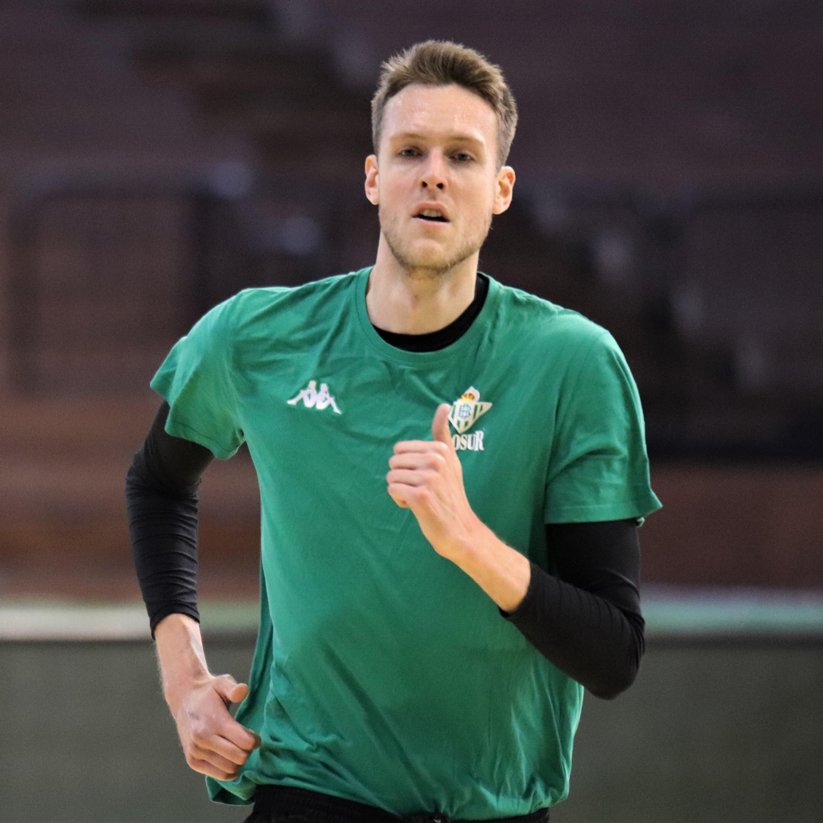 Spires se ejercita en San Pablo.