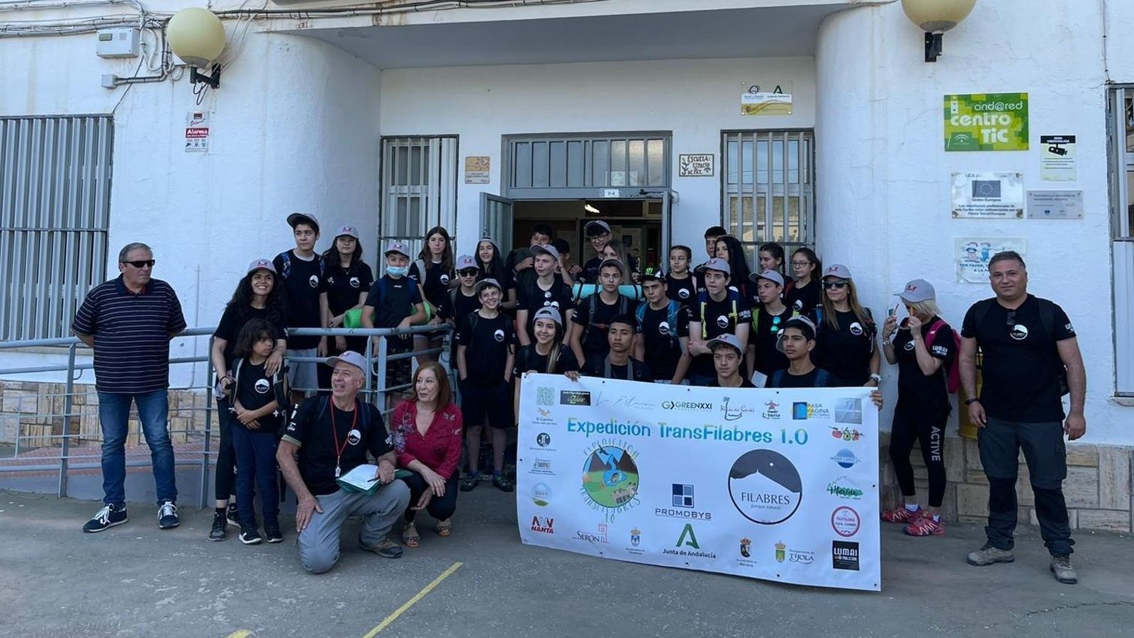La expedición partió este lunes desde las puertas del instituto.