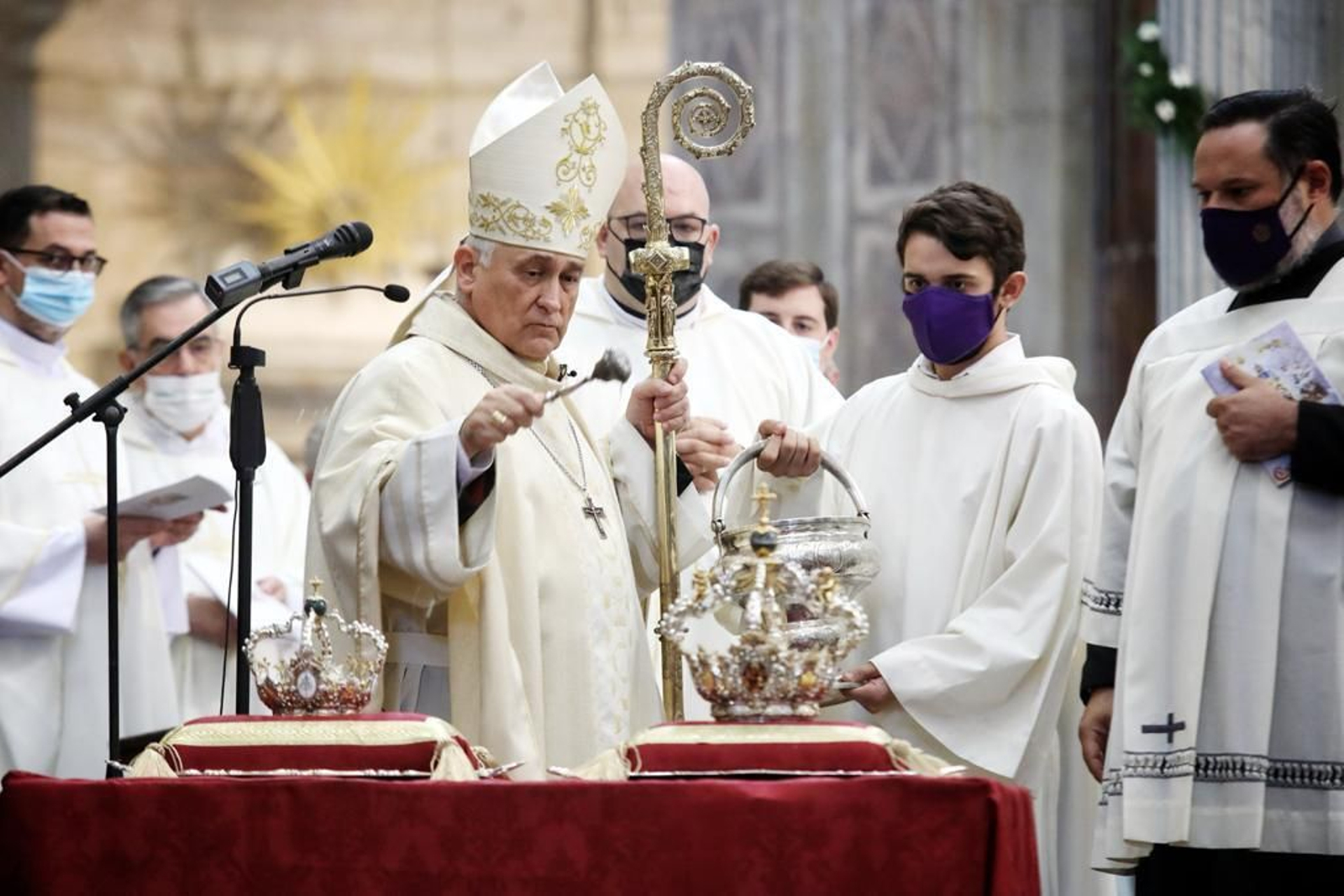 El obispo Rafael Zornoza.