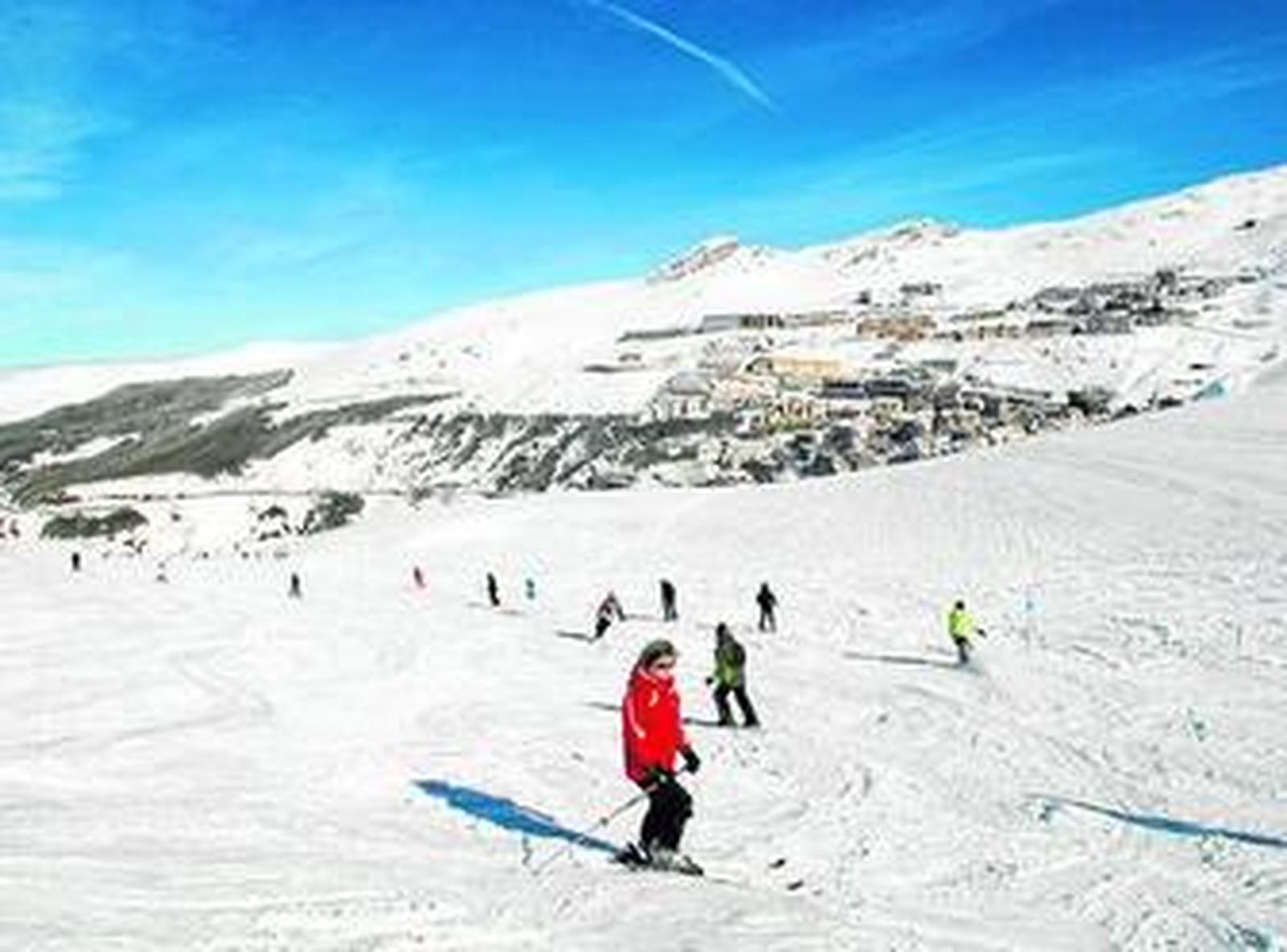 Alumnos de una de las escuelas de esquí que trabaja en Sierra Nevada.