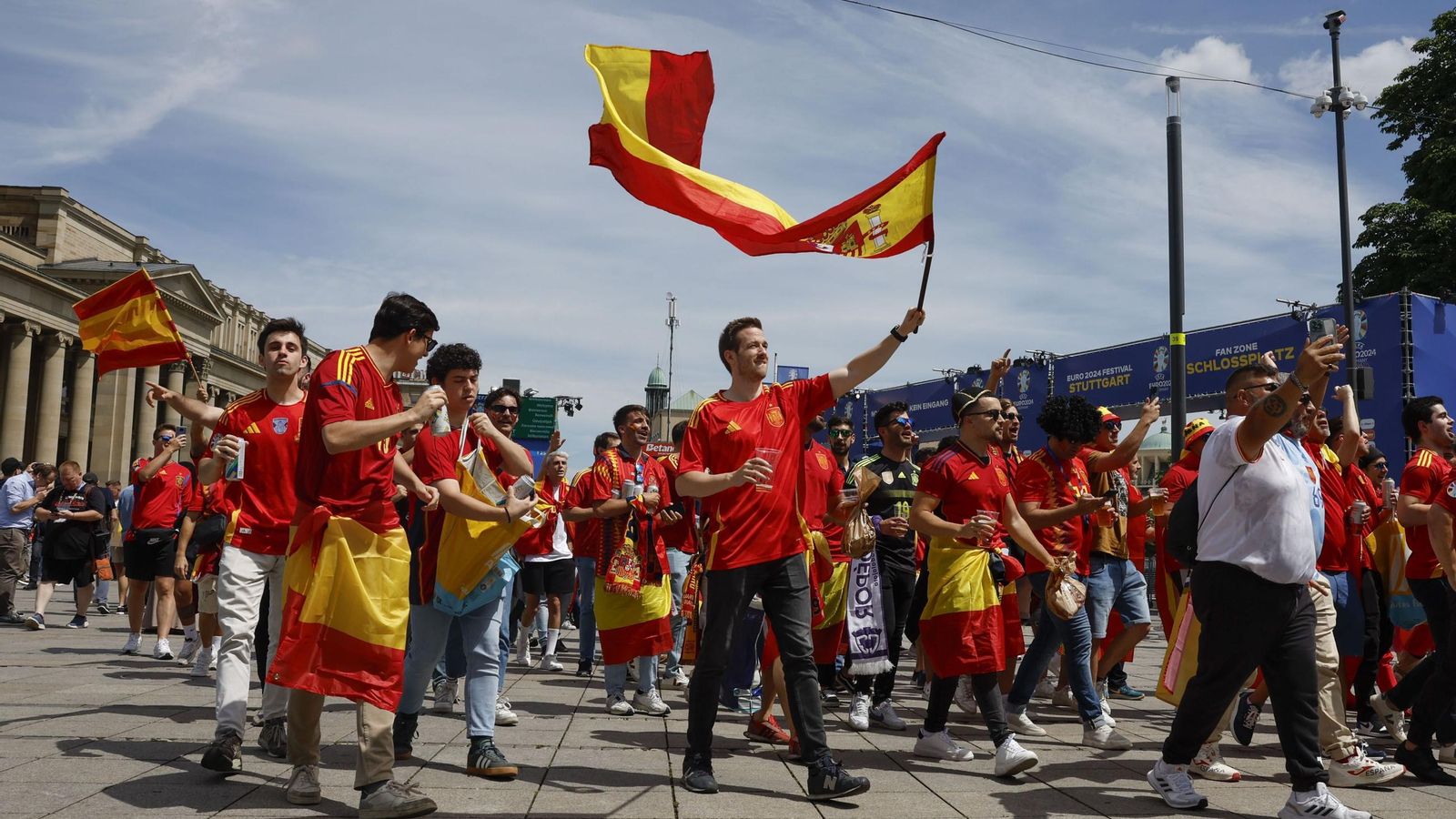 Las fotos de la afición española en Stuttgart antes del España - Alemania
