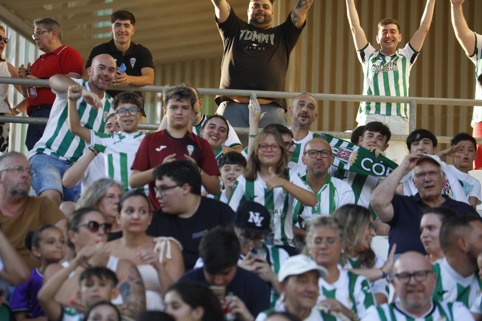 Las mejores fotos del ambiente en El Arcángel para el Córdoba CF - Real Betis