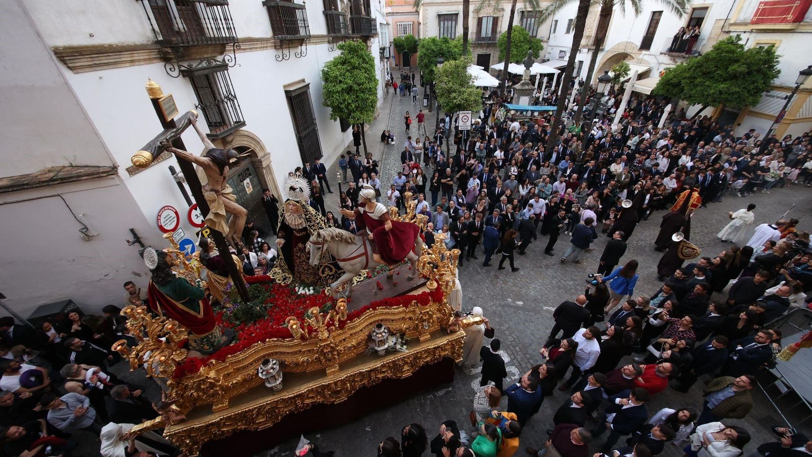 La Lanzada, por la Plaza Rafael Rivero.