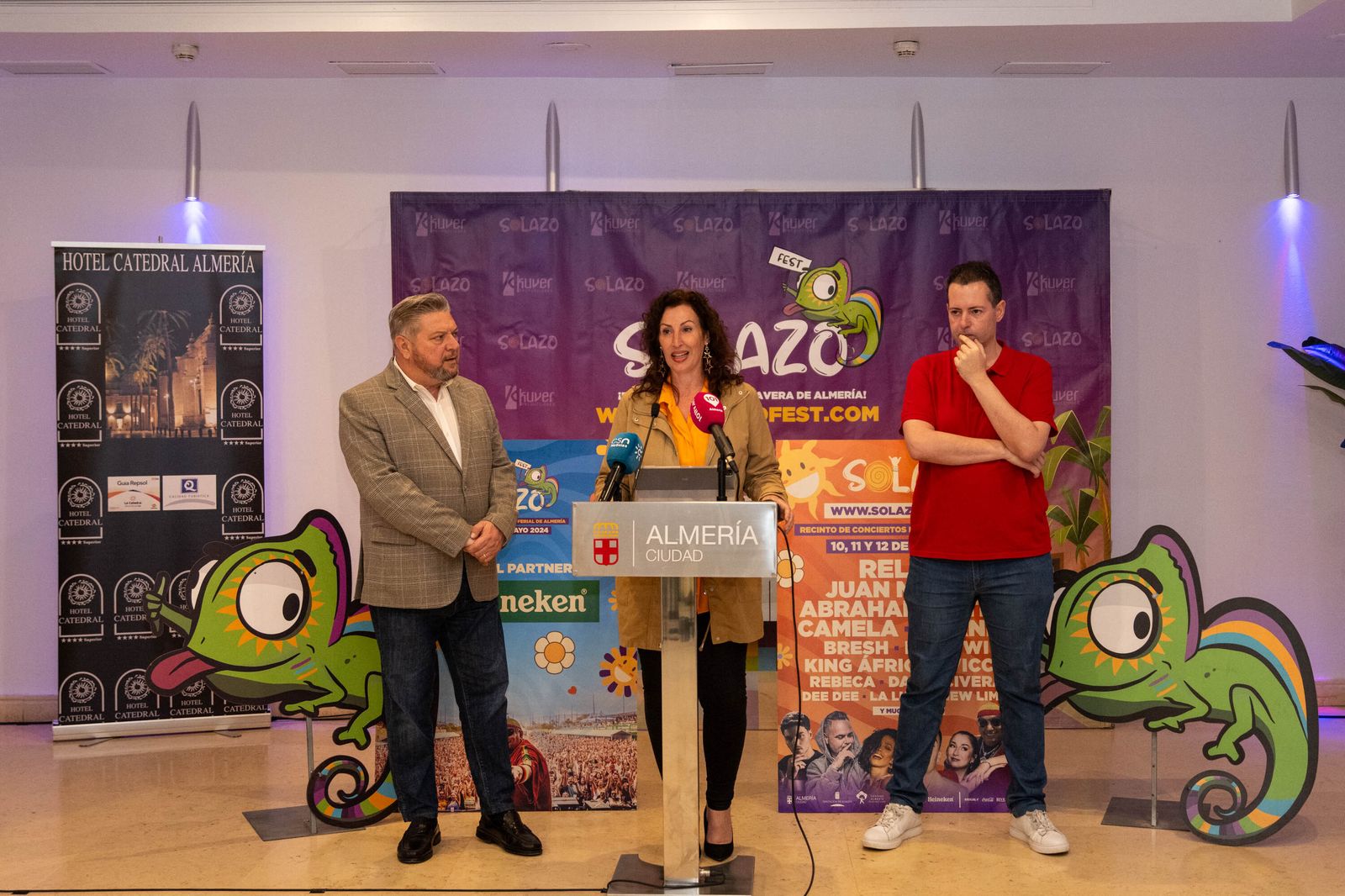 María del Mar Vázquez acompañada de Diego Cruz y Curro Verdegay.