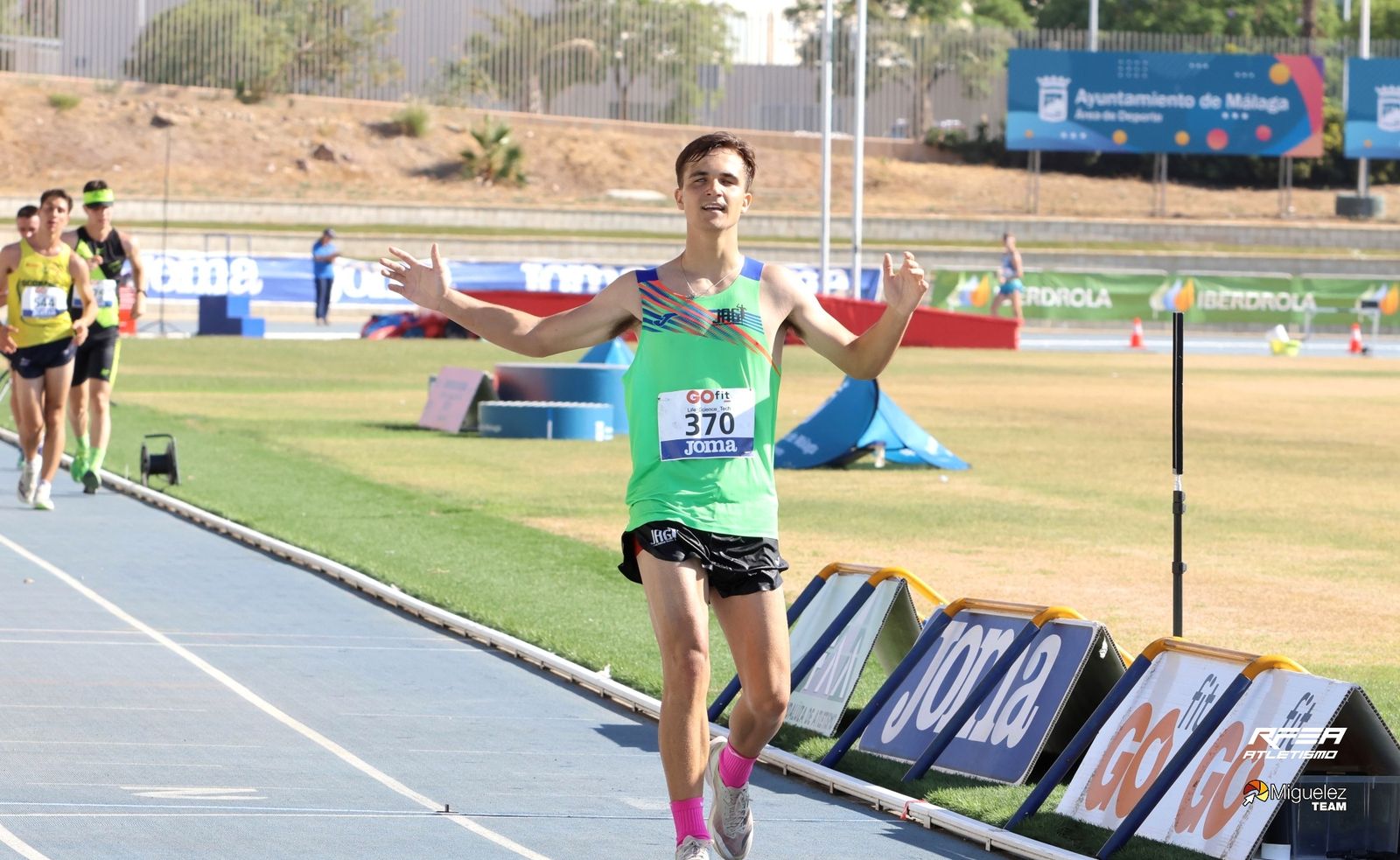 Alejandro Nuñez y el 4x100 del Nerja, campeones de España sub 18 en Málaga