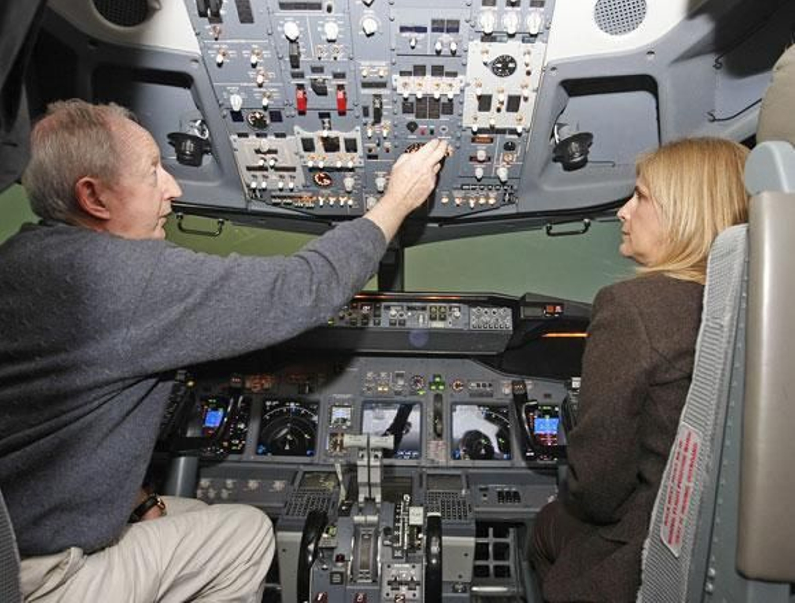 Jerez estrena la primera escuela de España de controladores aéreos