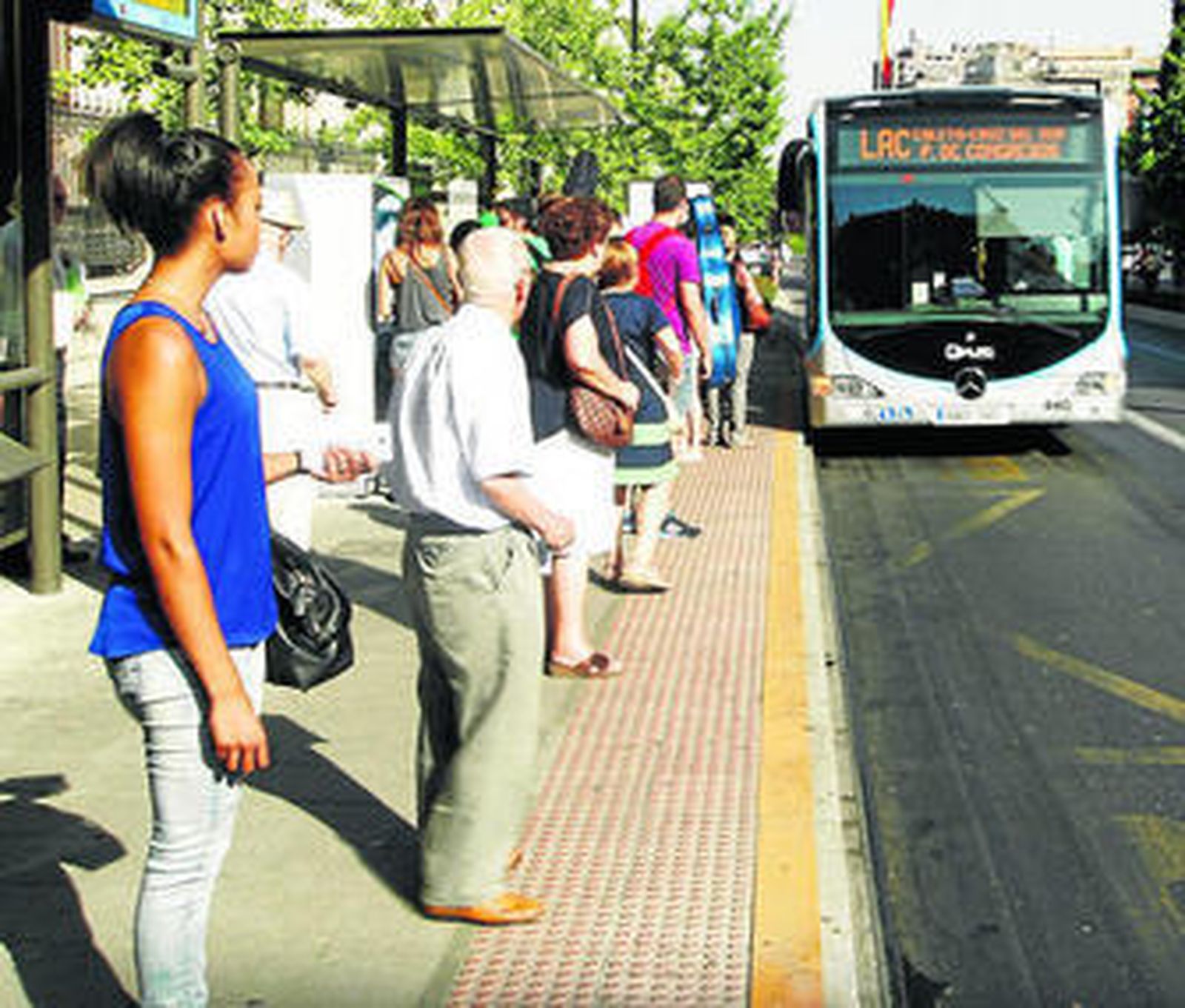 Los granadinos desean que el Ayuntamiento acabe con los transbordos.