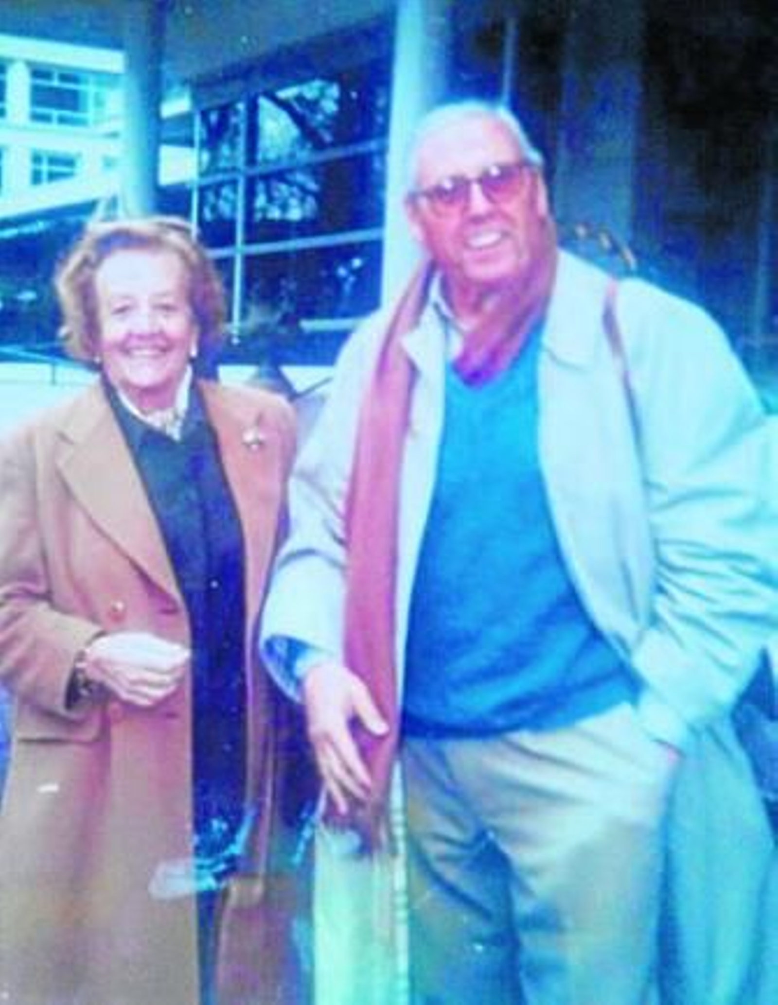 Carlos Beca Iglesias con su esposa, de la que enviudó hace años.