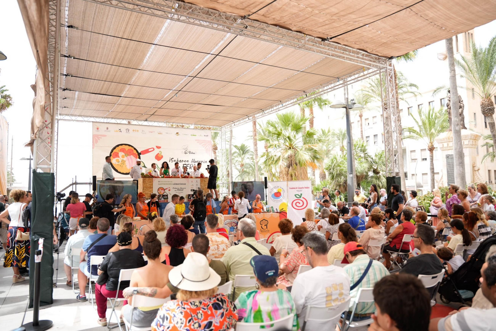 La Cofradía del Tomate y la semifinal del concurso gastronómico de la Feria de Almería, en imágenes