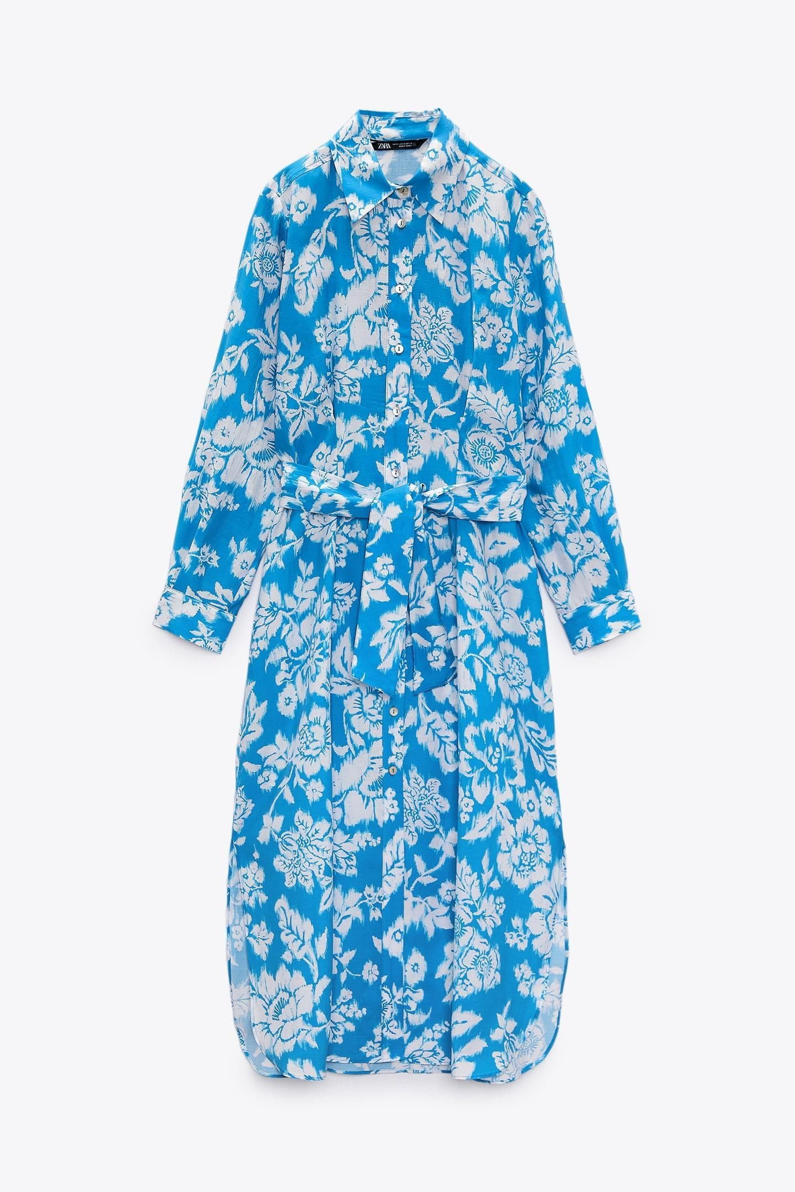 Vestido camisero con estampado de flores de Zara.