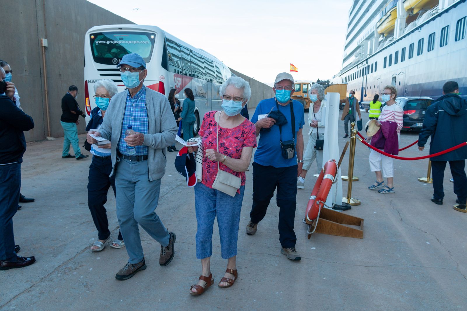El Spirit Of Discovery inaugura la temporada de cruceros en el Puerto de Motril, en imágenes
