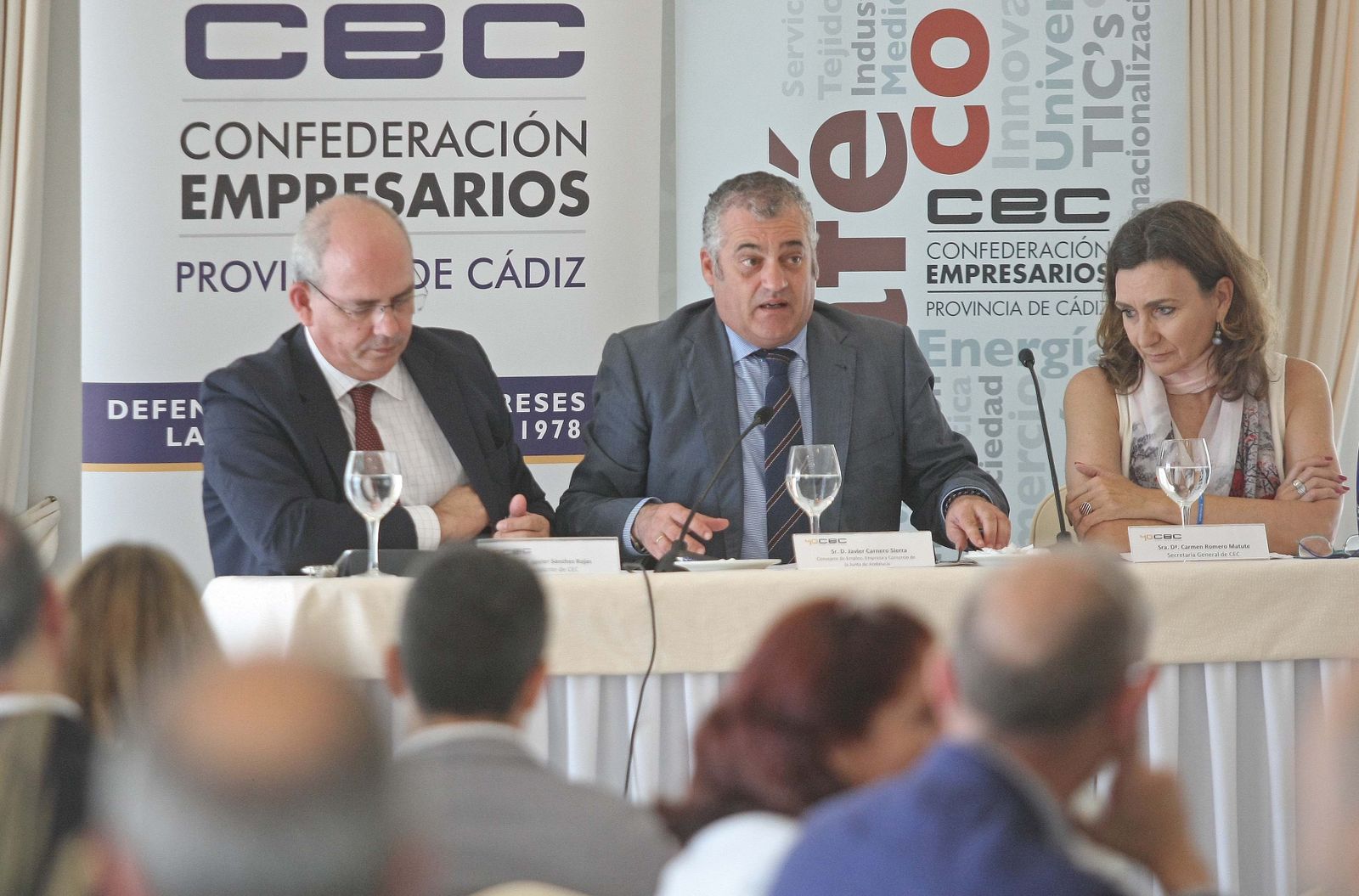 El consejero de Empleo, Javier Carnero, participó en un encuentro organizado por la Confederación de Empresarios de Cádiz.