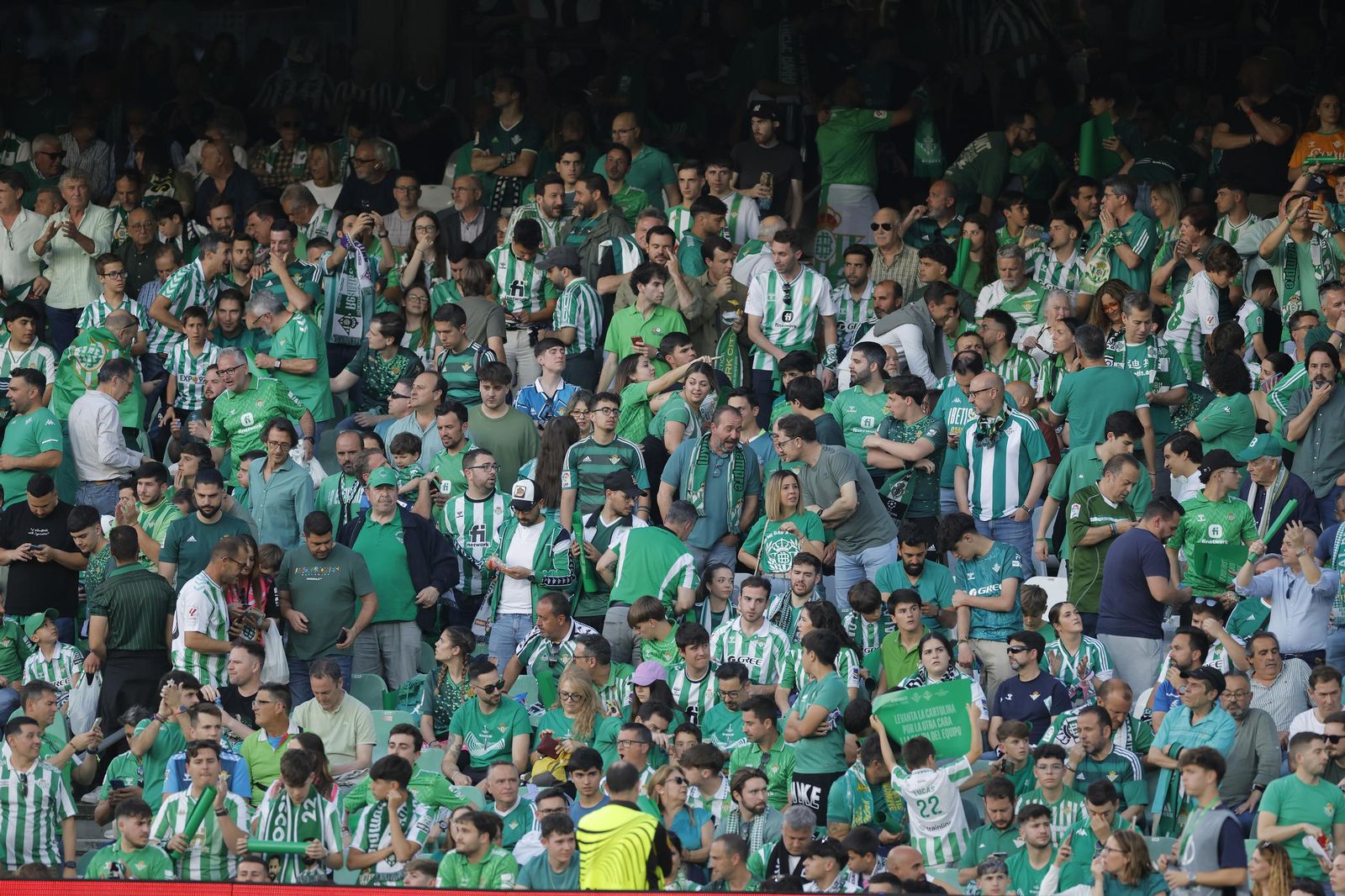 Búscate en las fotos del Betis - Fiorentina