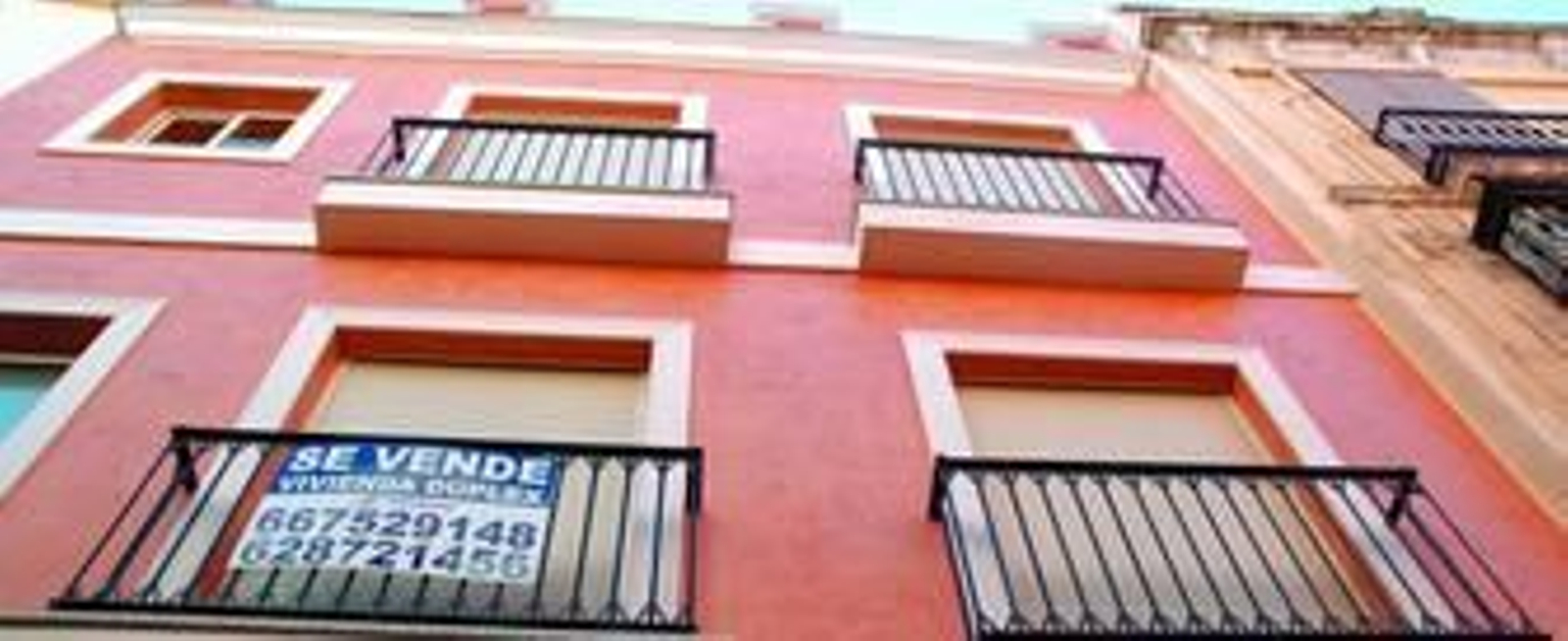 Piso en venta en un bloque residencial de la zona centro de Sevilla.