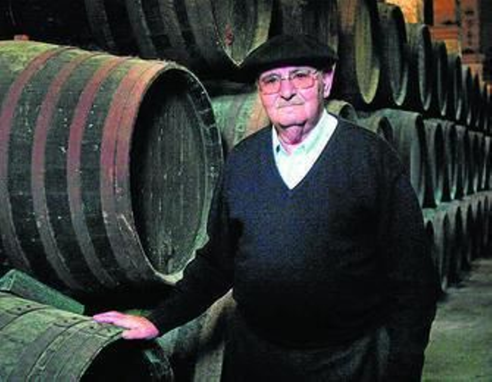 Francisco Artola Beuzón, en una de las bodegas de El Puerto.