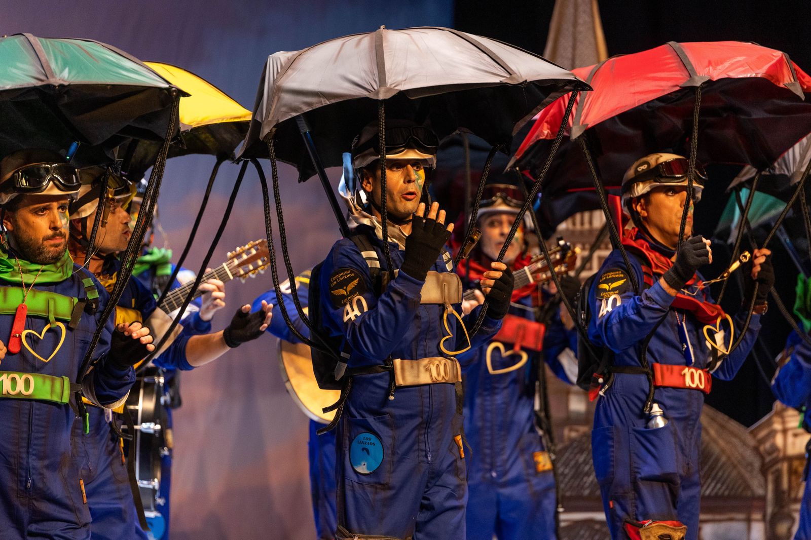 Imágenes de la actuación de la comparsa de Valverde del Camino "Los Lanzaos" en el Carnaval Colombino