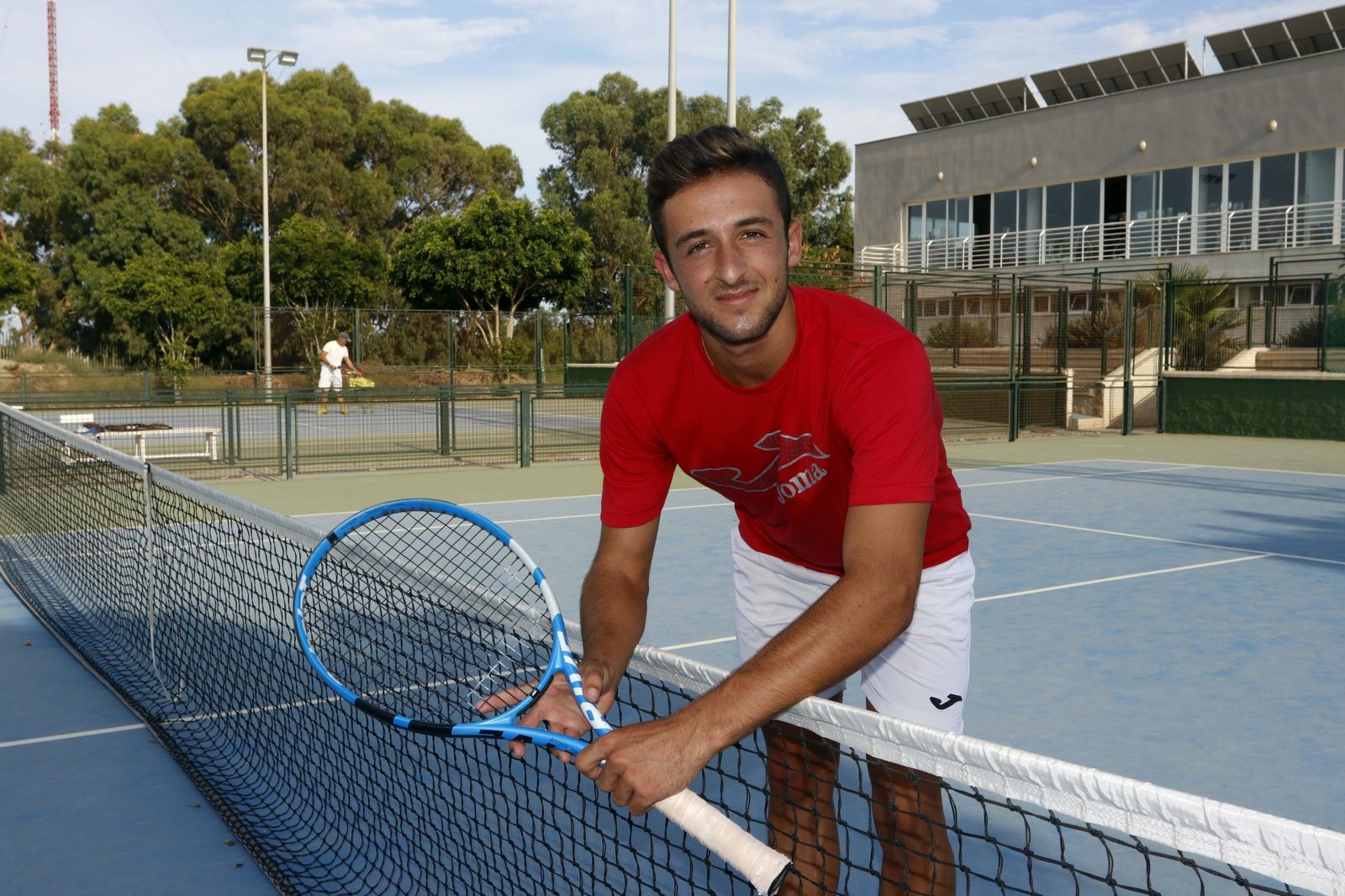 El tenista almeriense Javier Barranco ha pasado esta semana por Almería para jugar el Open Sol de Portocarrero.