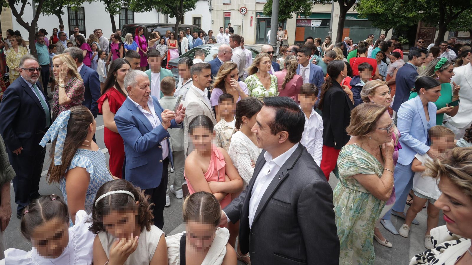 Imágenes de los asistentes a la comunión de la nieta del empresario José Luis López en Jerez