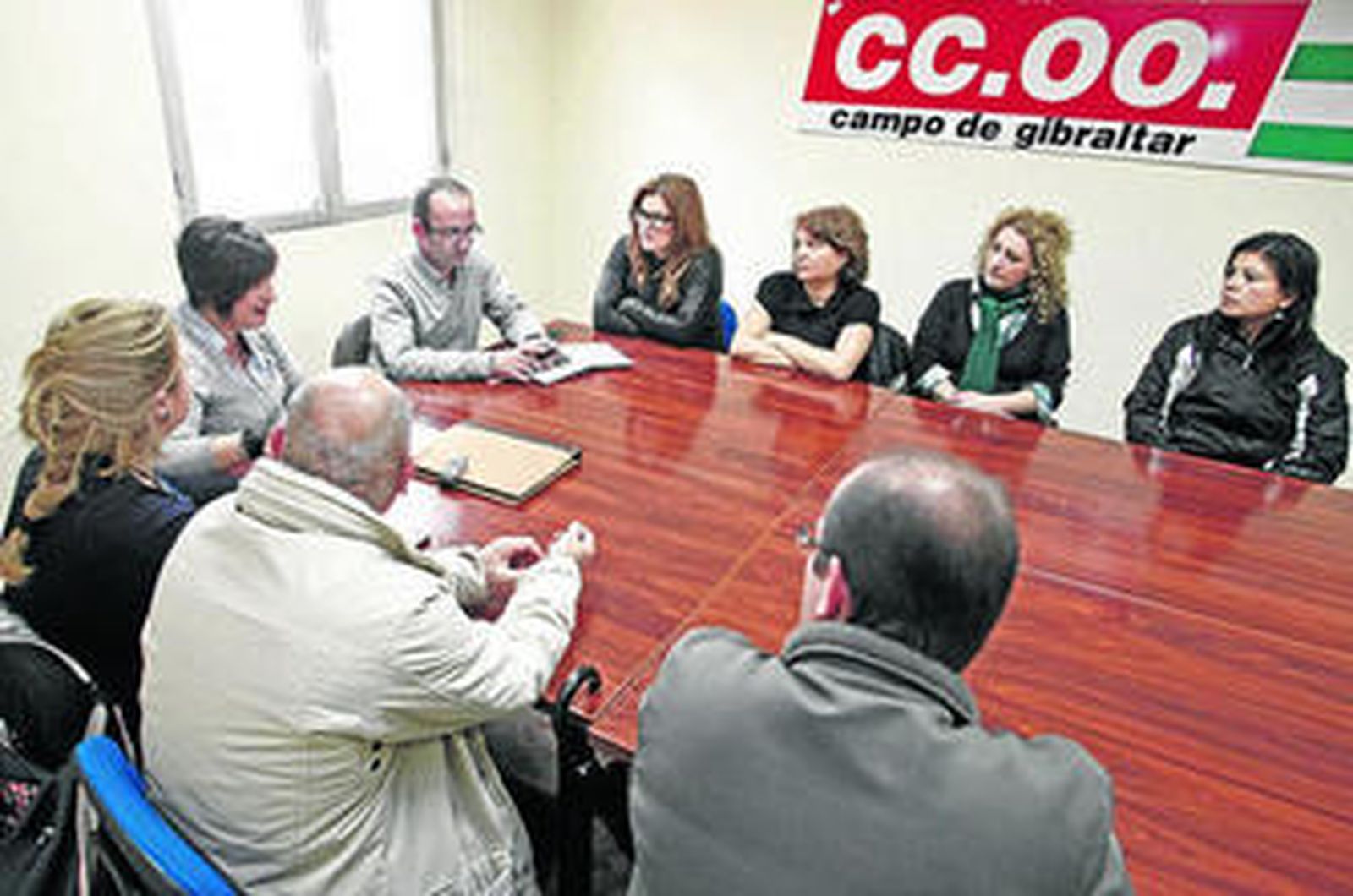 Una de las dos asambleas con trabajadores del sector de limpieza, ayer en Algeciras.